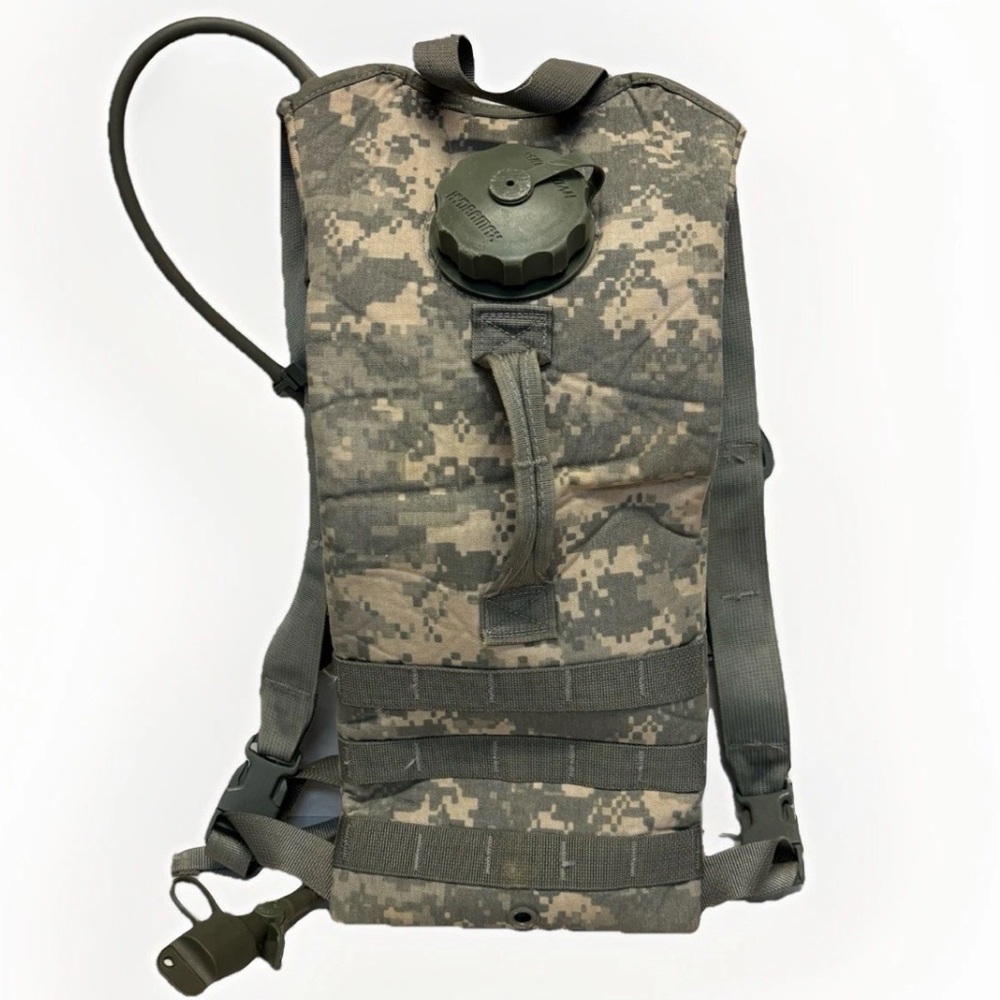 US Military Issue Army MOLLE II Hydration Carrier #5615